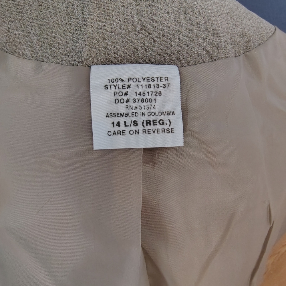 Cintas NWT Elegant Women's Taupe Blazer Size 14 - Picture 5 of 6